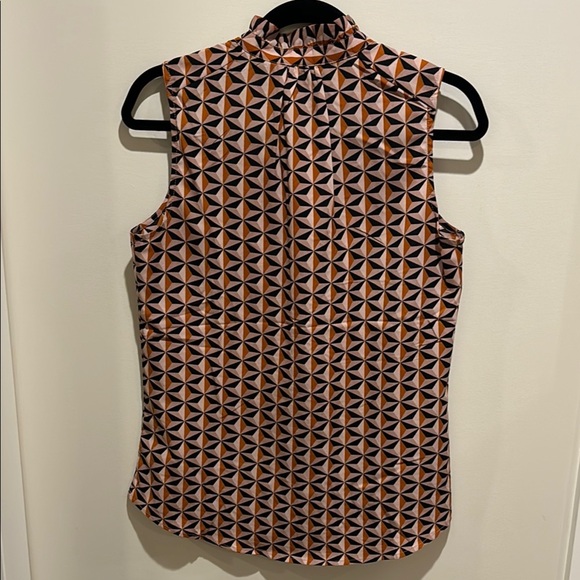 Geometric Pattern Sleeveless Blouse - Picture 2 of 2